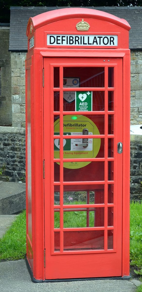 La rivoluzione delle cabine telefoniche in Inghilterra: da relitti urbani a postazioni salvavita per defibrillatori. La rivoluzione delle cabine telefoniche in Inghilterra: da relitti urbani a postazioni salvavita per defibrillatori.